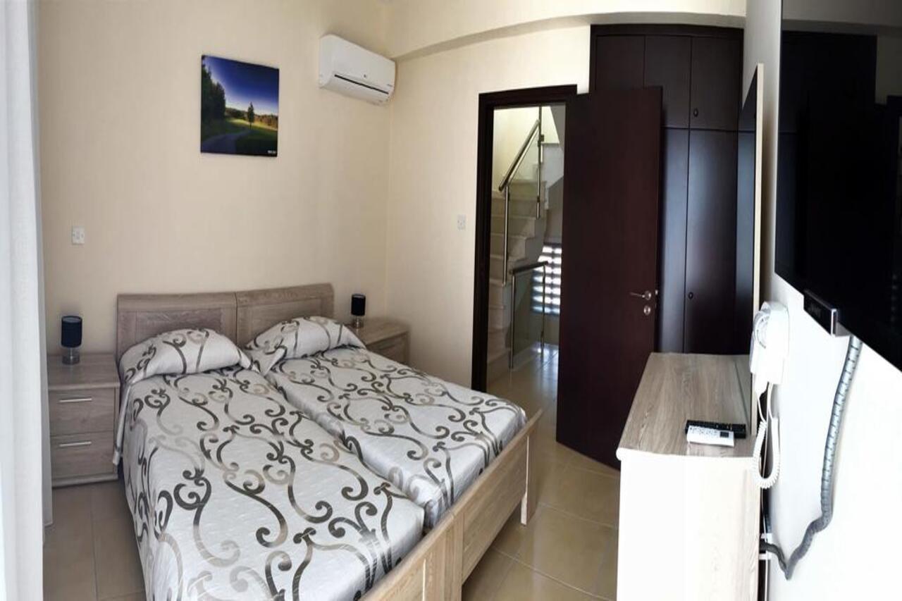新日公寓式酒店 Paphos 外观 照片