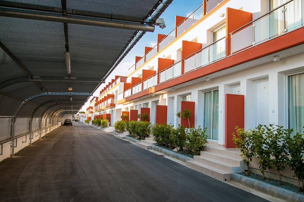 新日公寓式酒店 Paphos 外观 照片