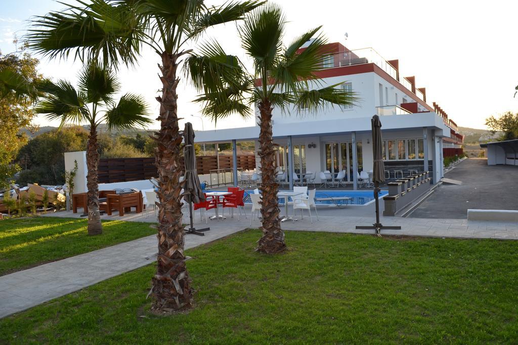 新日公寓式酒店 Paphos 外观 照片