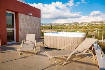 新日公寓式酒店 Paphos 外观 照片